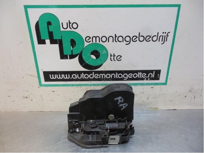 Serrure portière mécanique 4portes arrière droite d'un BM, -, 3 mois de garantie, Utilisé, -