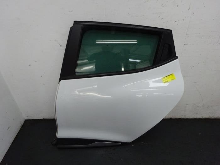 Portier 4Deurs links-achter van een Renault Clio (OV369), Gebruikt, -, -, Ophalen of Verzenden