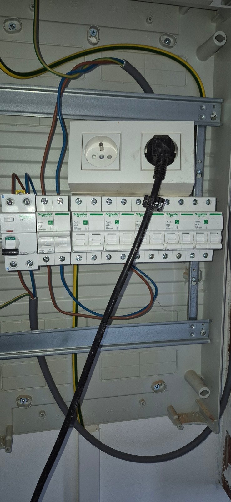 verdeelkast/ 6 schneider automaten+dif 300ma, Ophalen, Zo goed als nieuw, Schneider Electric, Groepenkast