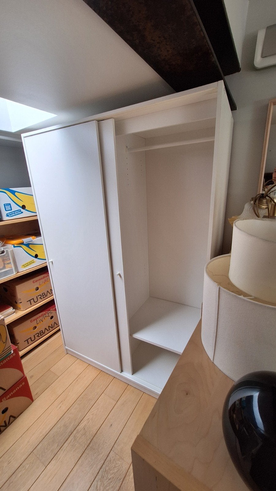 Deux penderies blanches Ikea à donner
