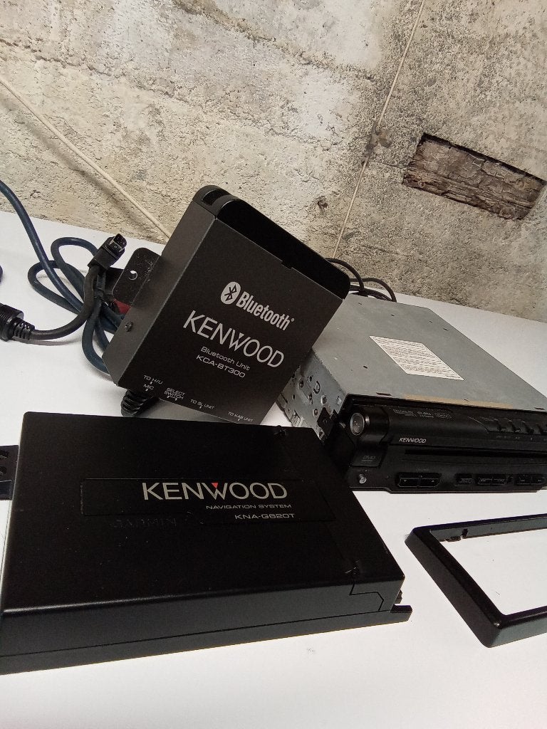 Lot Autoradio Kenwood kvt-526Dvd , Kca-bt300 , Kna-g620T, Enlèvement, Comme neuf