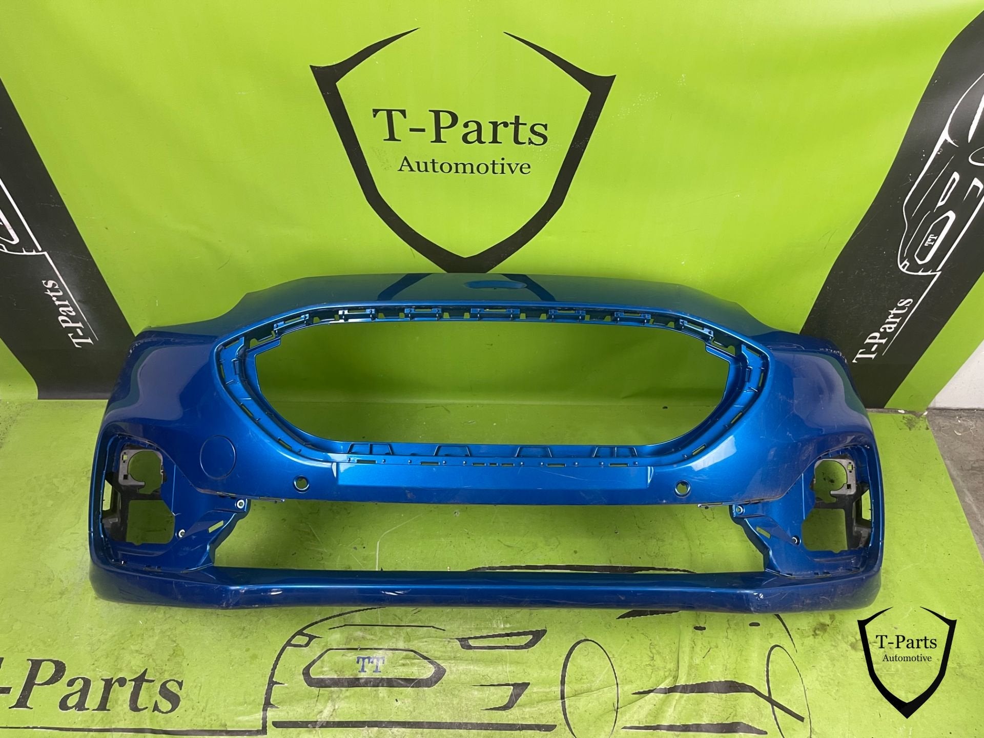Pare-chocs avant Ford Puma ST Line 6x PDC 2520501, Pare-chocs, Info@ford.com, Ford Motor Company, American Road 1
48126  Dearborn