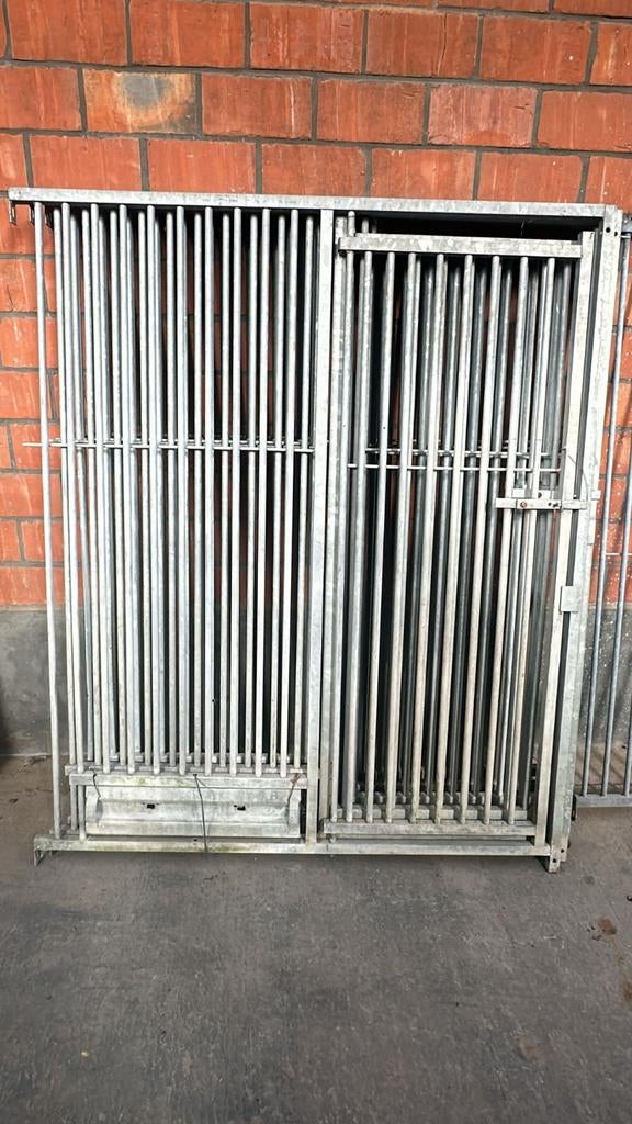 Kennelpanelen5 stuks gebruikt 1,5 m met deur hoogte 1,75m, Enlèvement