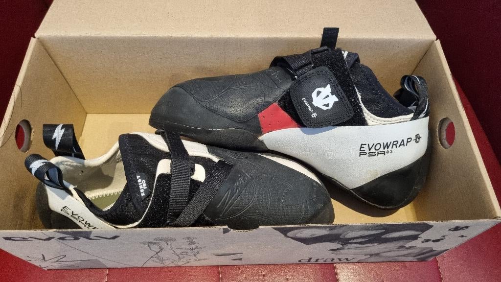 EVOLV Zenist Pro taille 44 - chaussures d'escalade, Enlèvement ou Envoi, Comme neuf