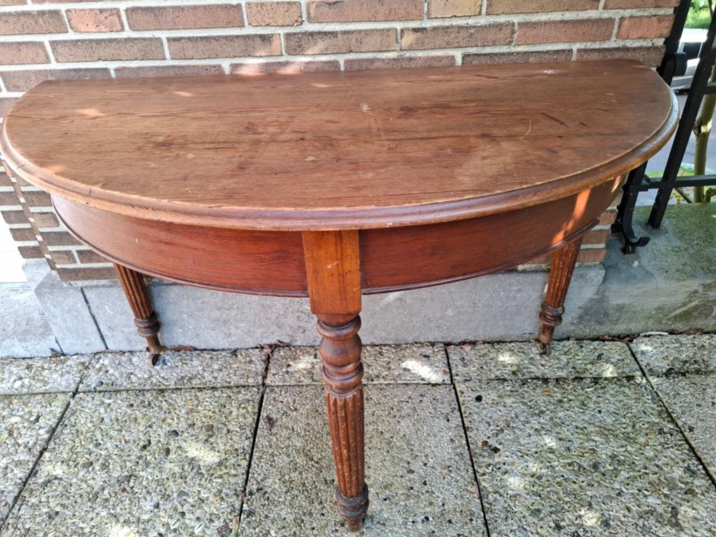 Console ancienne demi-lune sur roulettes, Enlèvement