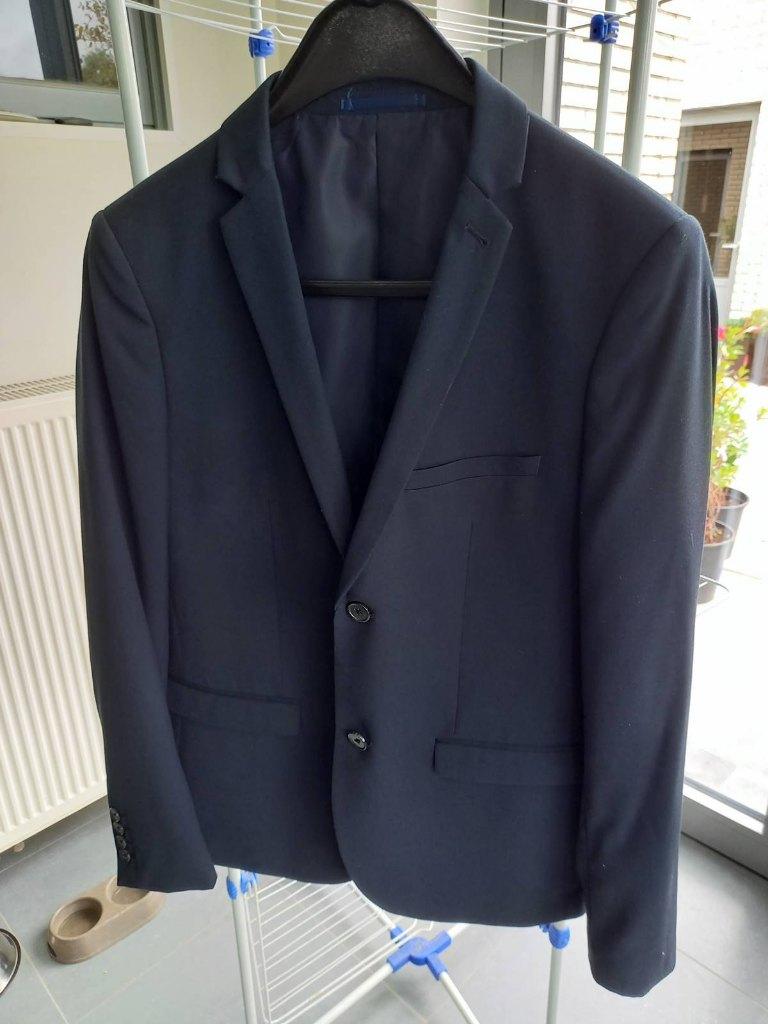 donkerblauw kostuum - maat 46, Vêtements | Hommes, Costumes & Vestes, WE, Comme neuf, Enlèvement, Bleu