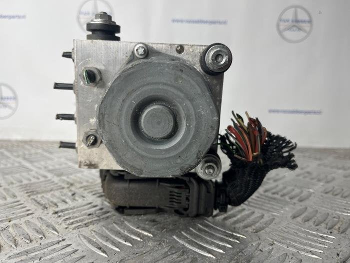 Pompe ABS d'un Mercedes CLA, -, 3 mois de garantie, Utilisé, -