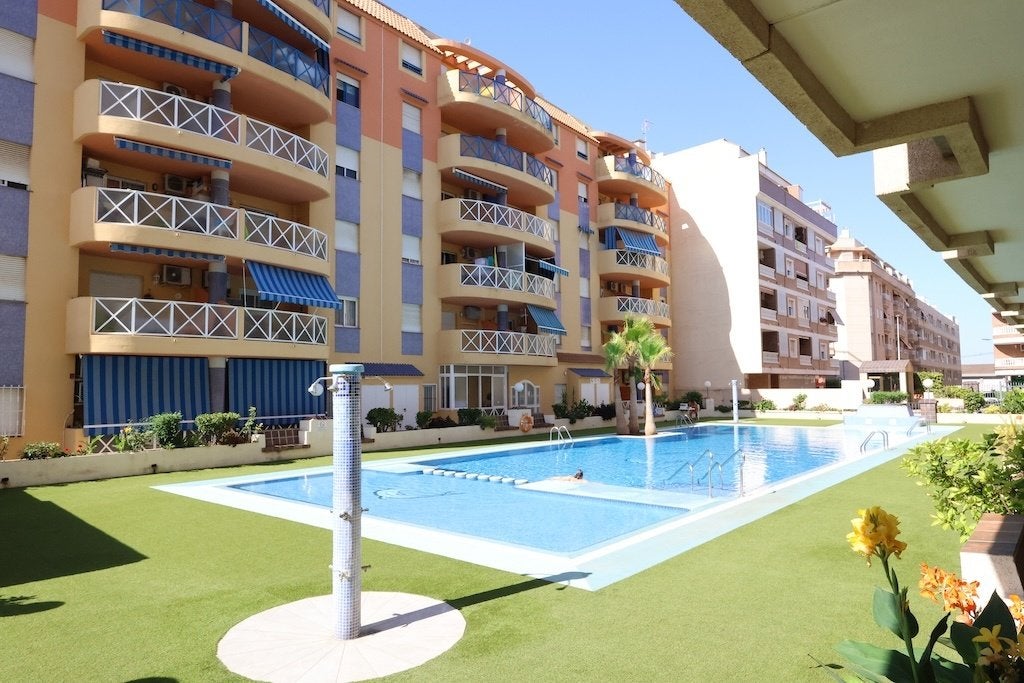Appartement à vendre de 3 chambres proche plage à Torrevieja, Immo, Étranger, Espagne, Appartement, Ville