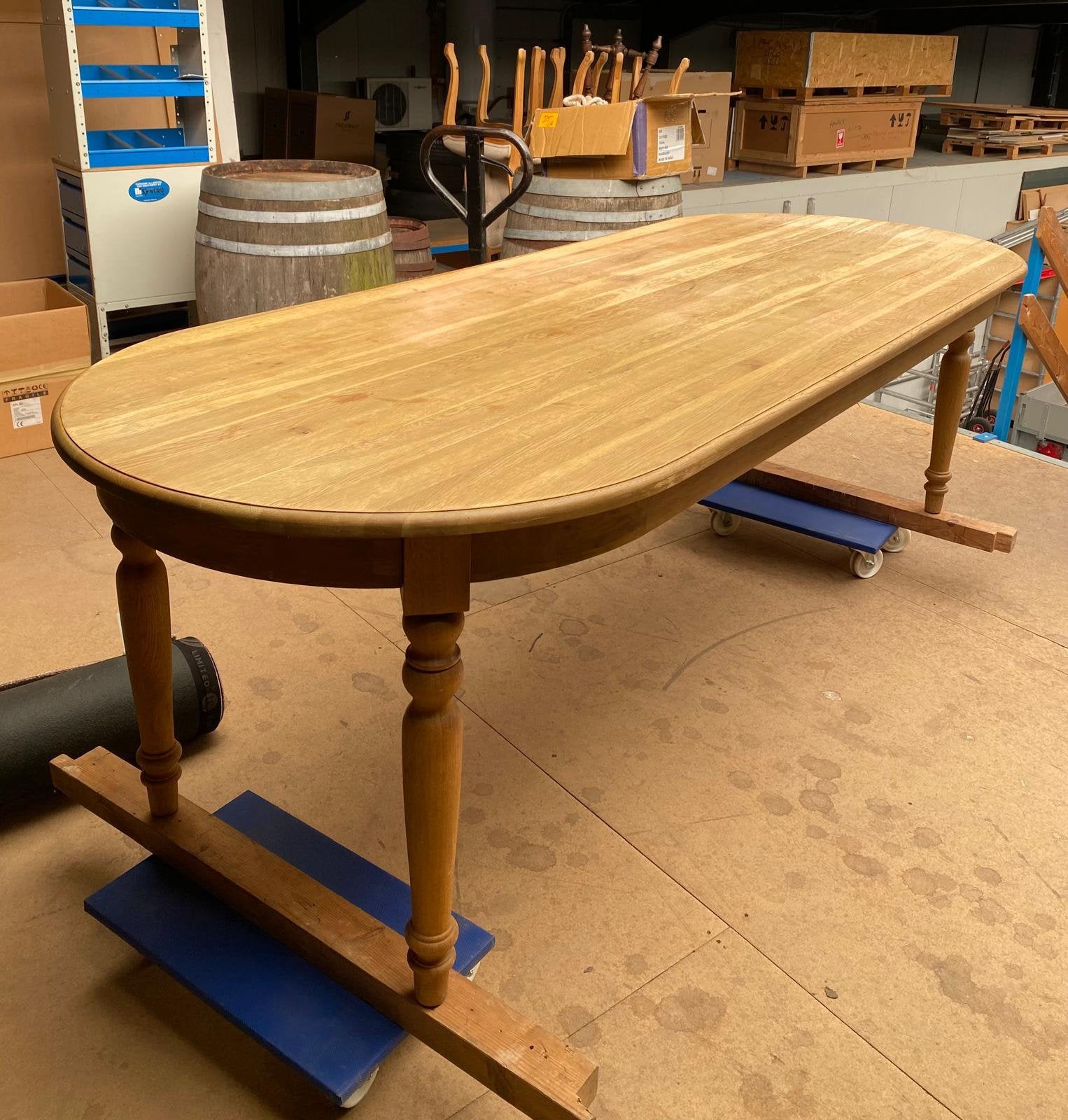 Tafel met stoelen, Enlèvement