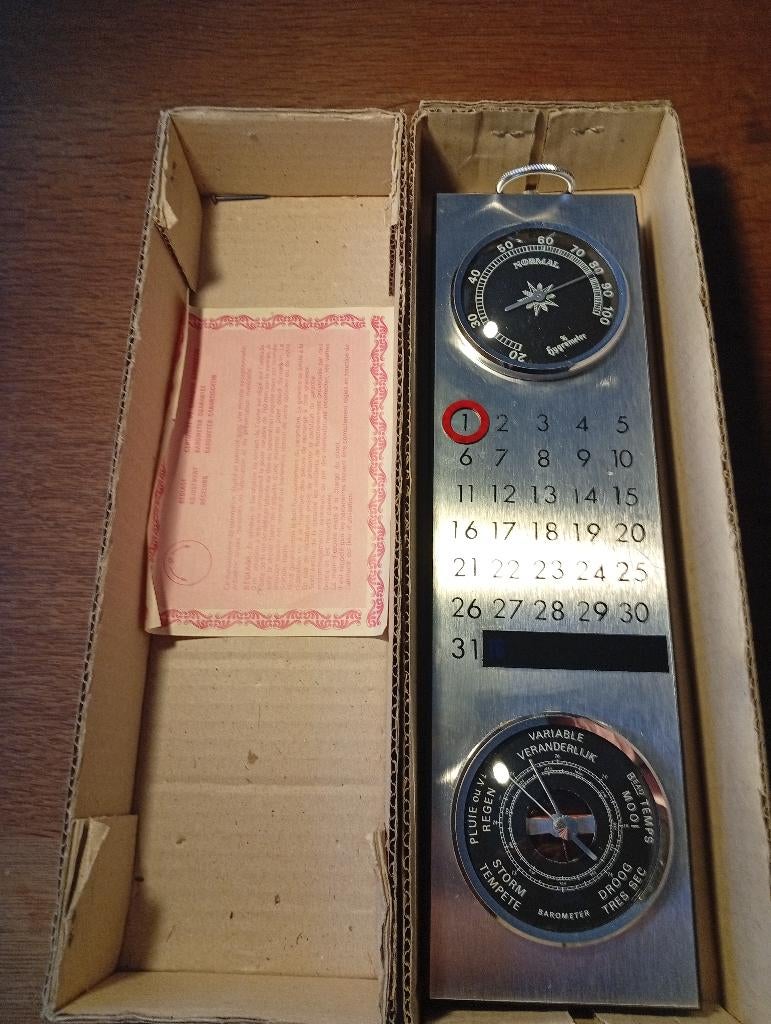 Vintage weerstation met kalender en thermometer, Audio, Tv en Foto, Weerstations en Barometers, Ophalen, Weerstation
