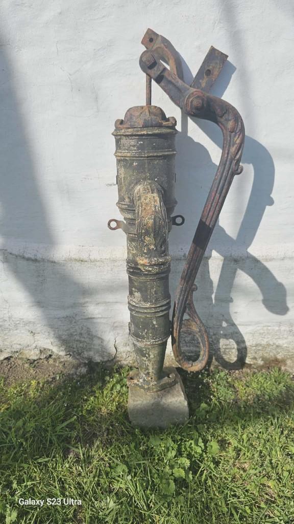 a vendre, Enlèvement, Utilisé, Manuelle, Pompe pour citernes d'eau de pluie