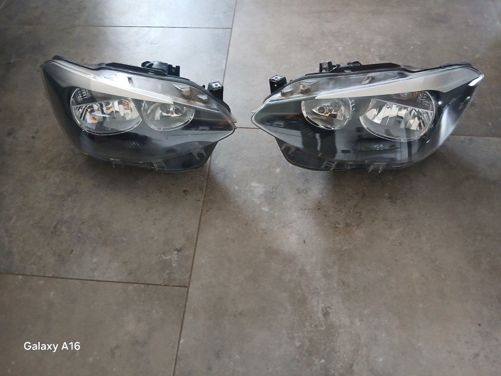 2 x phare avant bmw série 1 f20 f21 d origine bmw oem, Autos : Pièces & Accessoires, Éclairage, Enlèvement, BMW