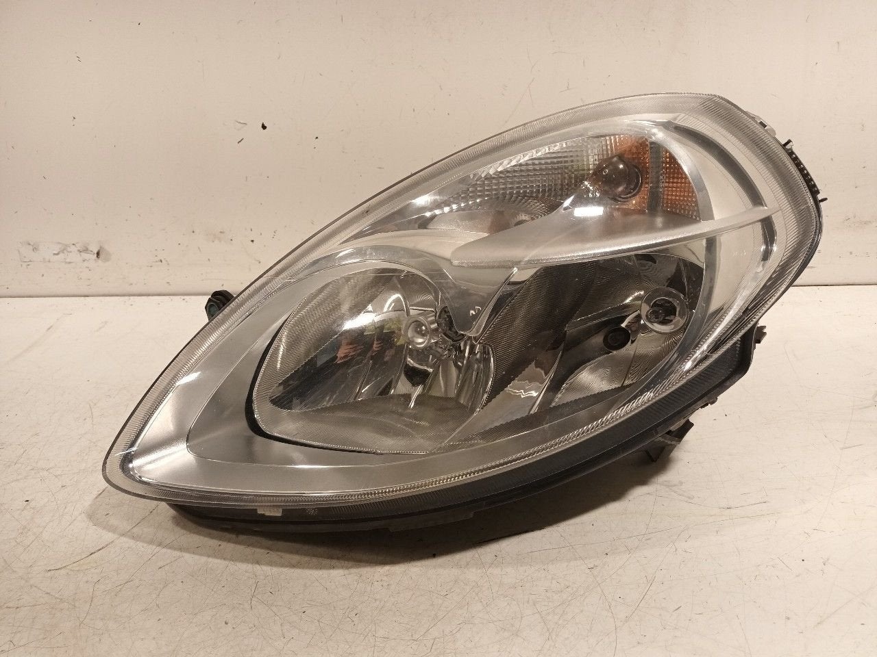 Koplamp links Lancia Ypsilon, Onderdelen@venauto.nl, Van der Ven Autorecycling B.V., Ettenseweg 76, 4706 PB Roosendaal, The Netherlands