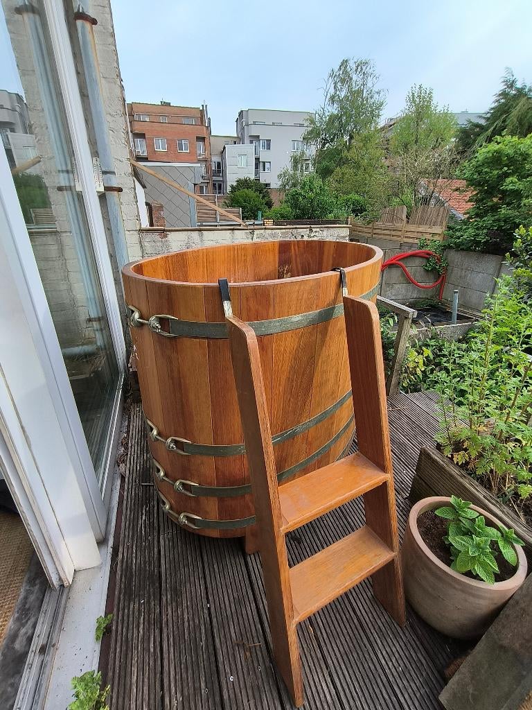 Groot dompelbad in kambala hout, Ophalen, Gebruikt, Vast