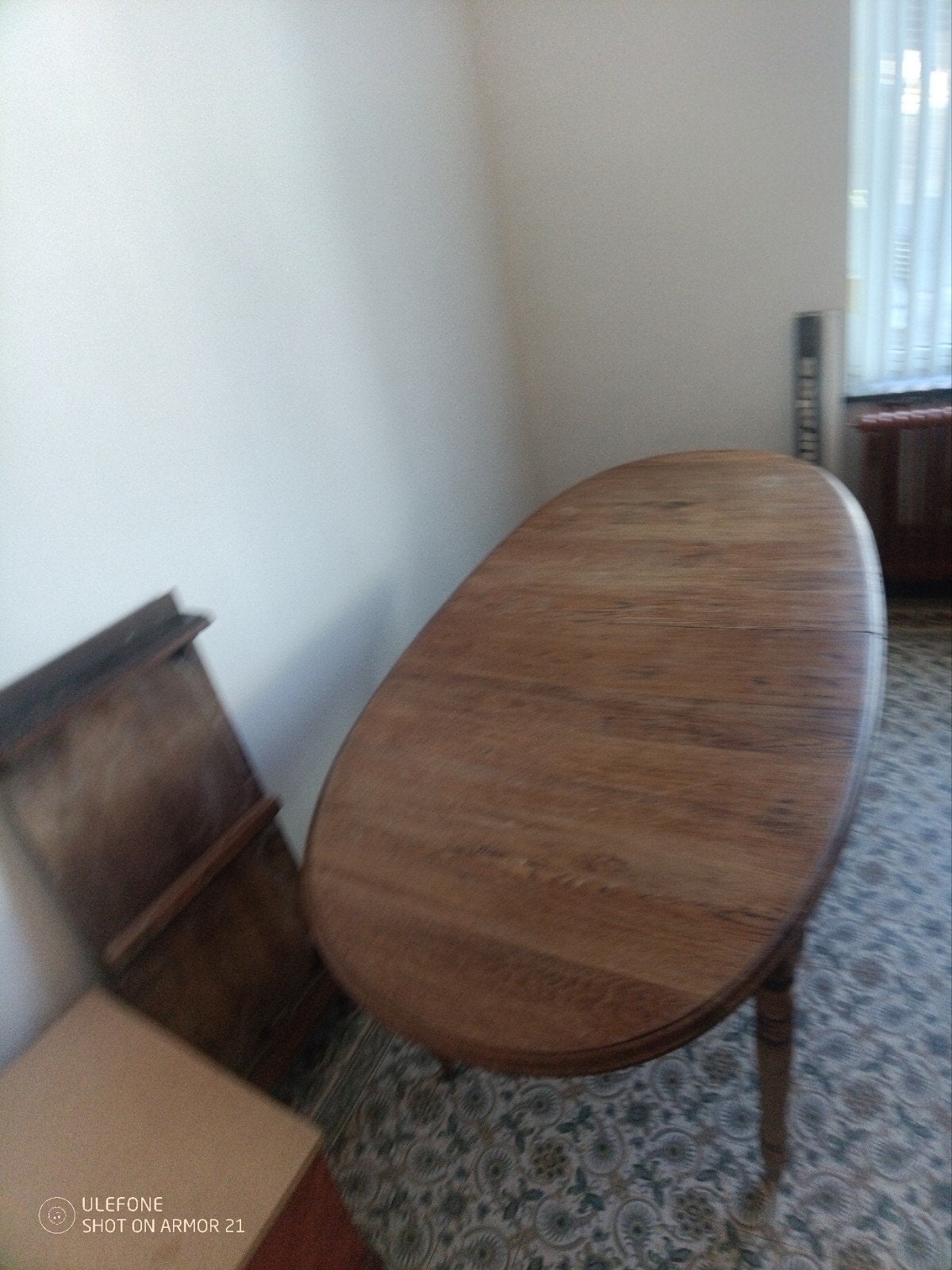 table de salle a manger (pas de chaises), Maison & Meubles, Enlèvement, Ovale
