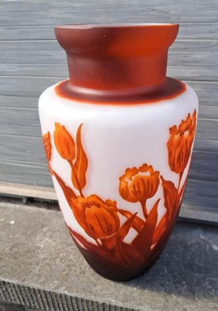 vase pate de verre fleur et papillons signe galle, Antiquités & Art, Enlèvement ou Envoi