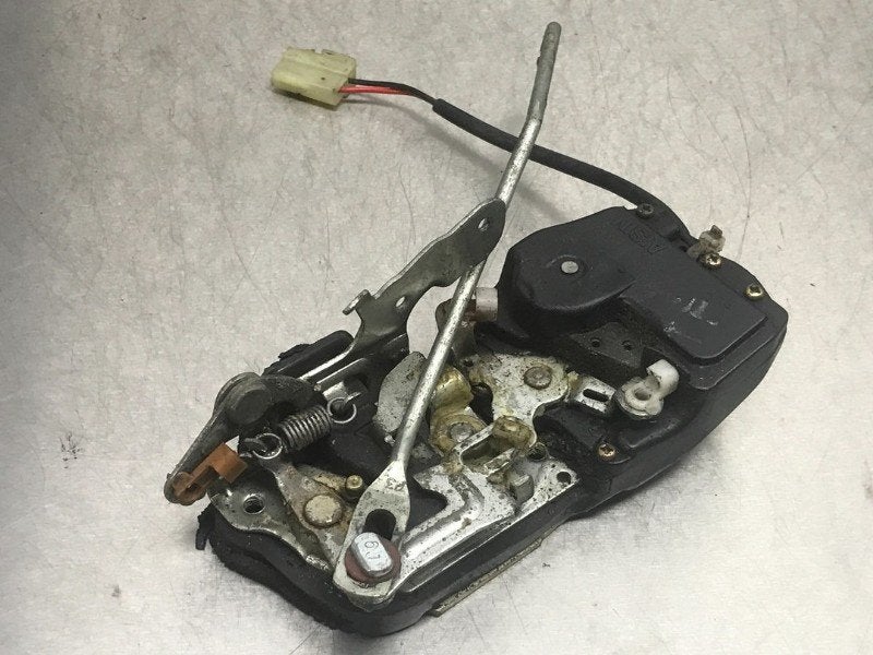 SERRURE DE PORTE RODS AVANT DROIT Charade (G200 / 203), Utilisé, Daihatsu
