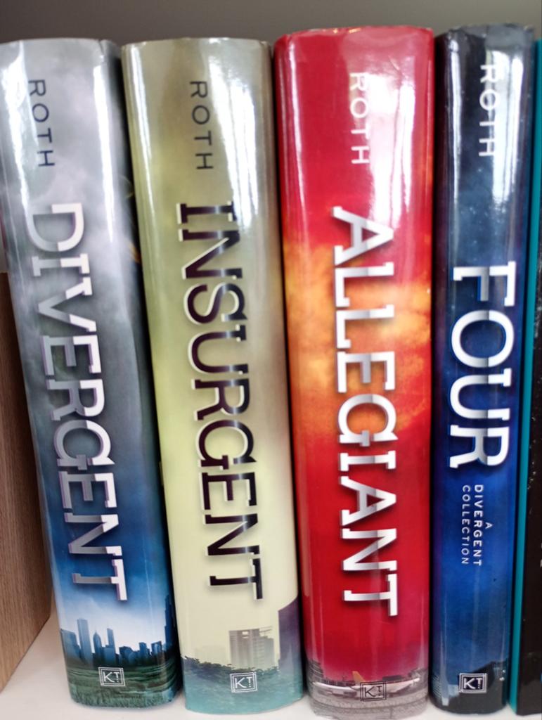 Divergent serie young adult boeken Engels, Boeken, Ophalen of Verzenden