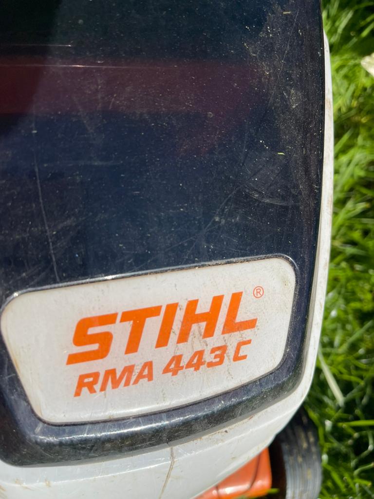 Tondeuse Sthil rm443, Tondeuses à gazon sur batterie, Démarrage électrique, Tondeuse rotative, 40 à 49 cm