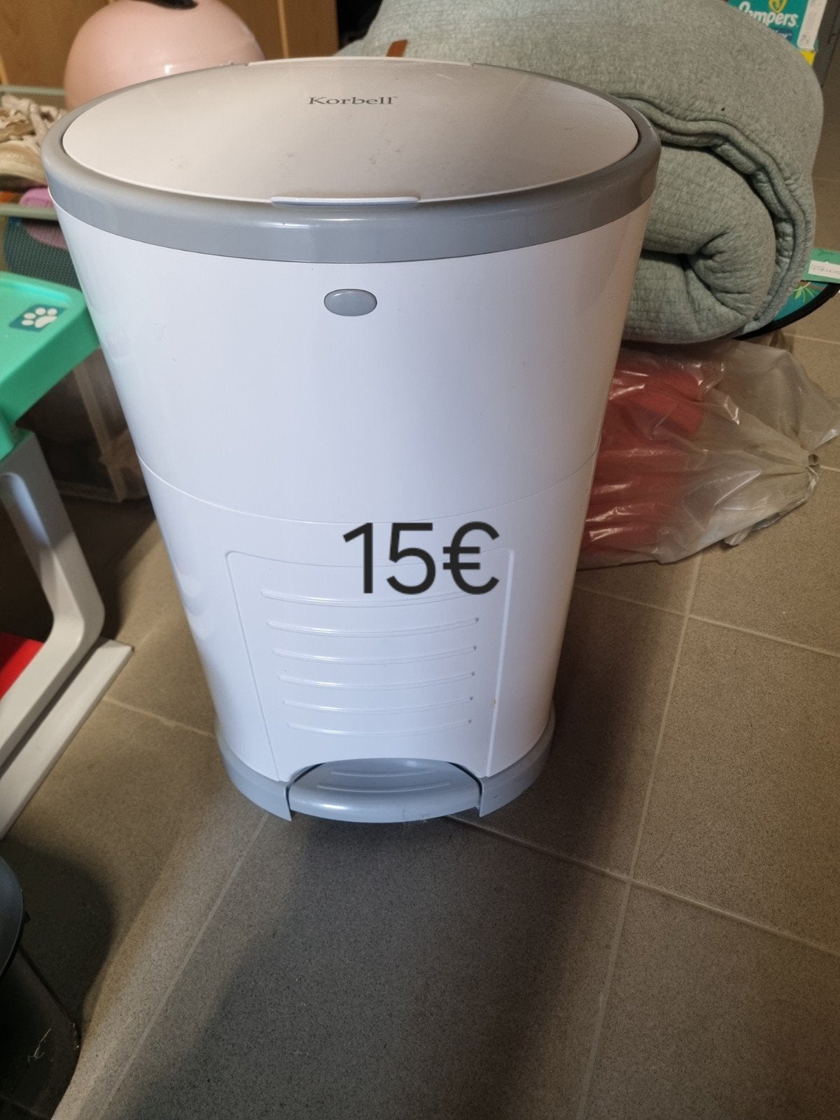 luieremmer met een pak zakken erbij, Ophalen