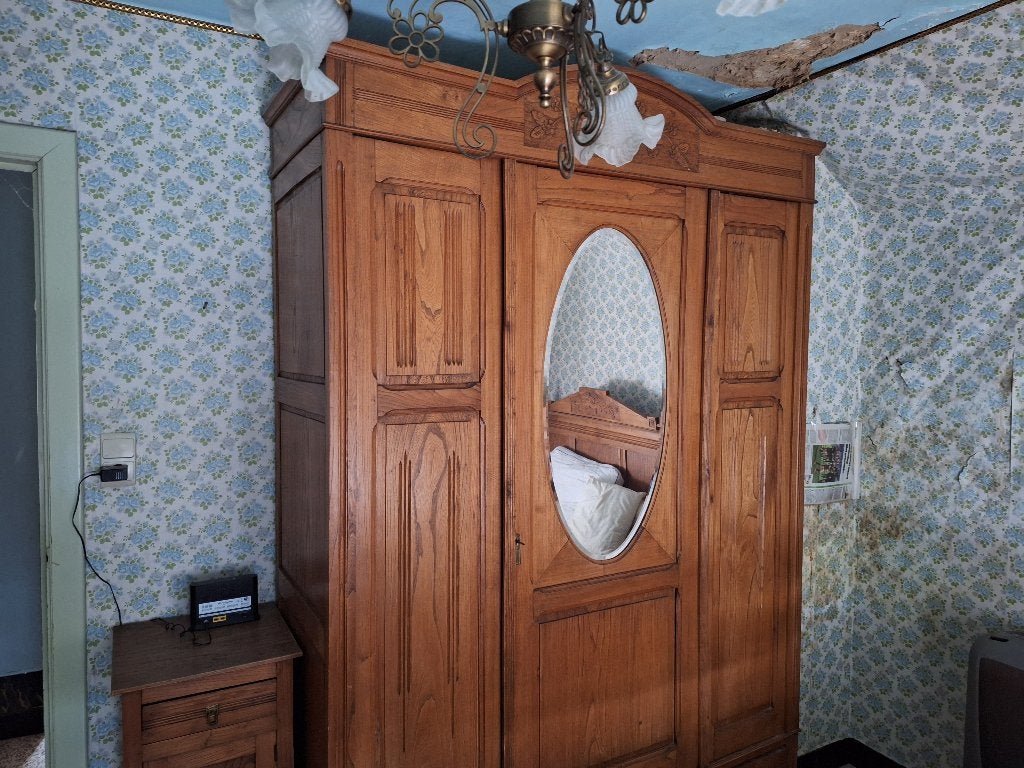 Slaapkamer met snijwerk, Ophalen