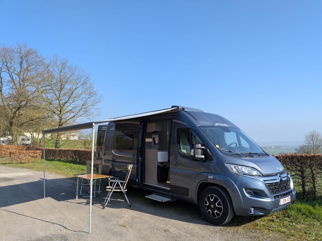 Campervan PÖSSL 2 WIN R PLUS met trekhaak, Caravans en Kamperen, Mobilhomes, Integraal, Standaard zit, Buitenlamp, Pössl