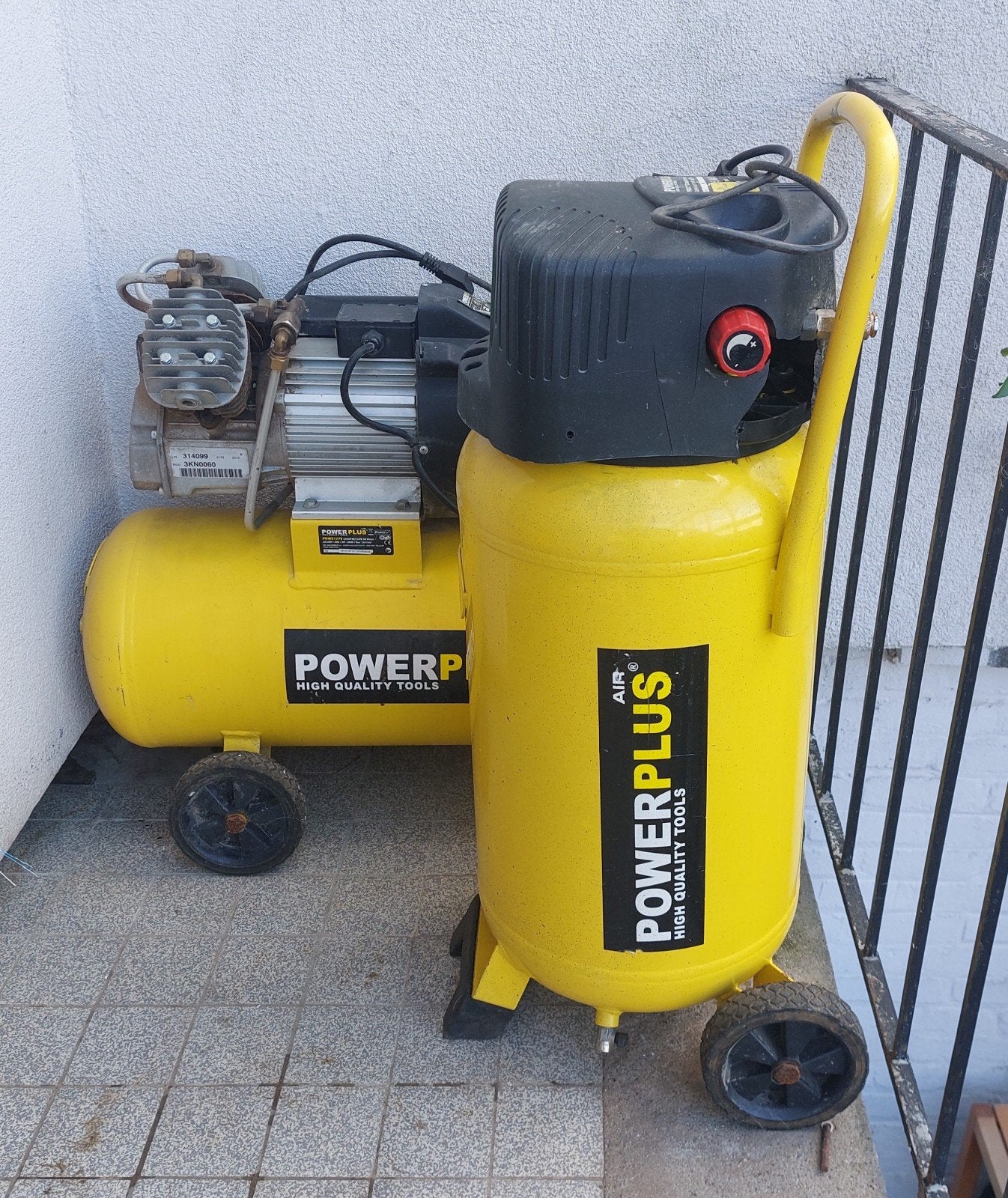 set van 2 compressor A RESTARTED klusjesman onderdelen..., Doe-het-zelf en Bouw, Ophalen