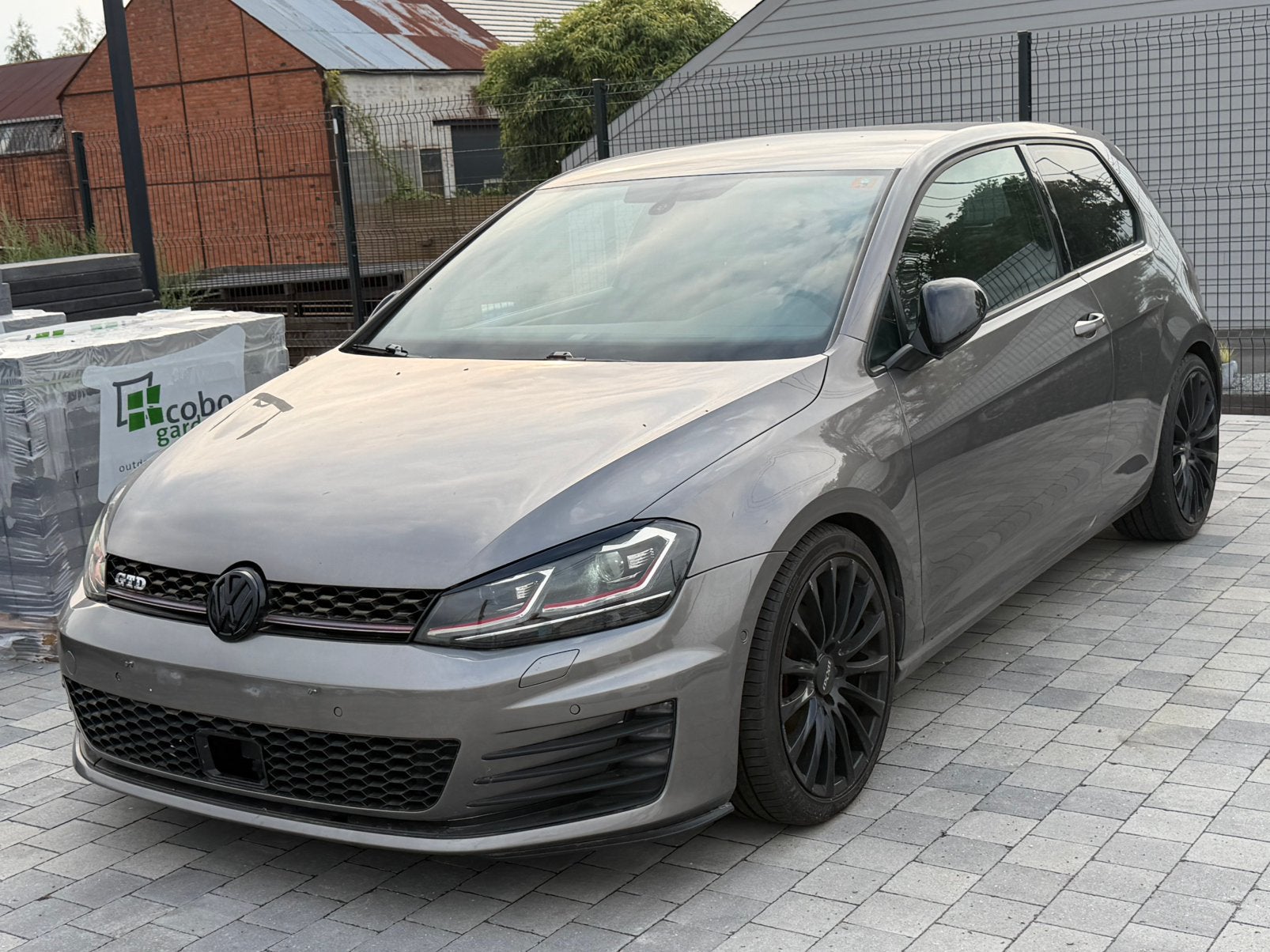 Volkswagen Golf 1.6 TDi DSG - LOOK GTD - Xénon, Autos, Achat, Noir, Automatique, Tissu