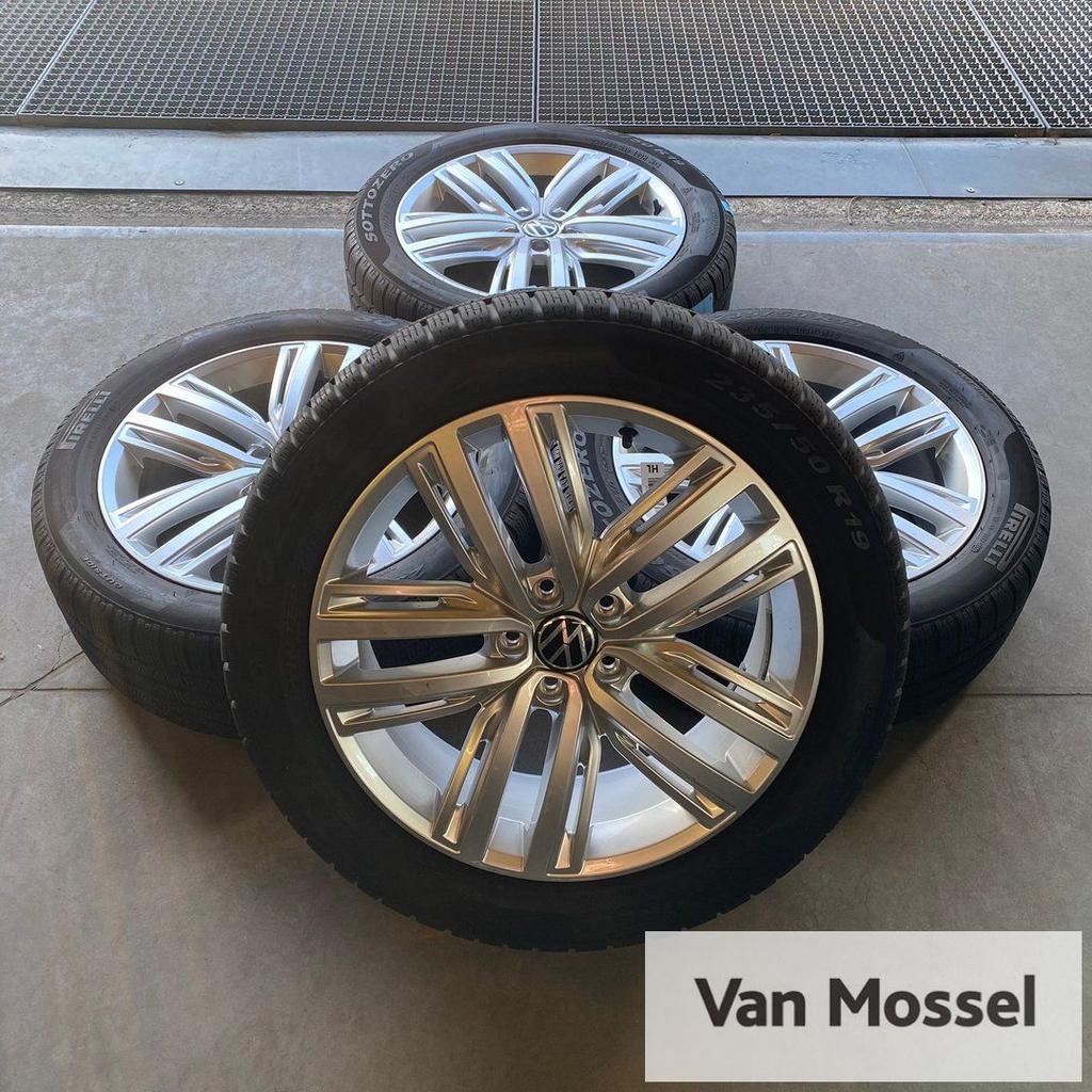 VW Tiguan Pirelli Sottozero Winter 210 Serie 2 235/50/R19 10, Auto-onderdelen, Banden en Velgen, Banden en Velgen, Winterbanden