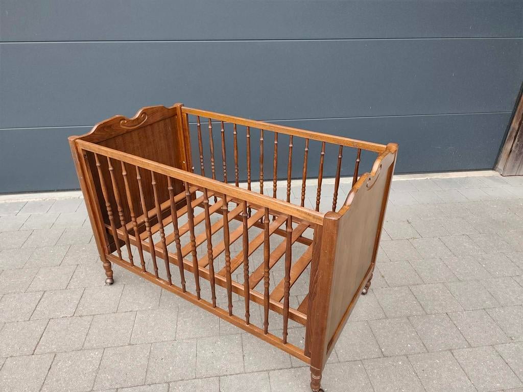 Vintage bruin kinderbed, Ophalen, Gebruikt, Ledikant