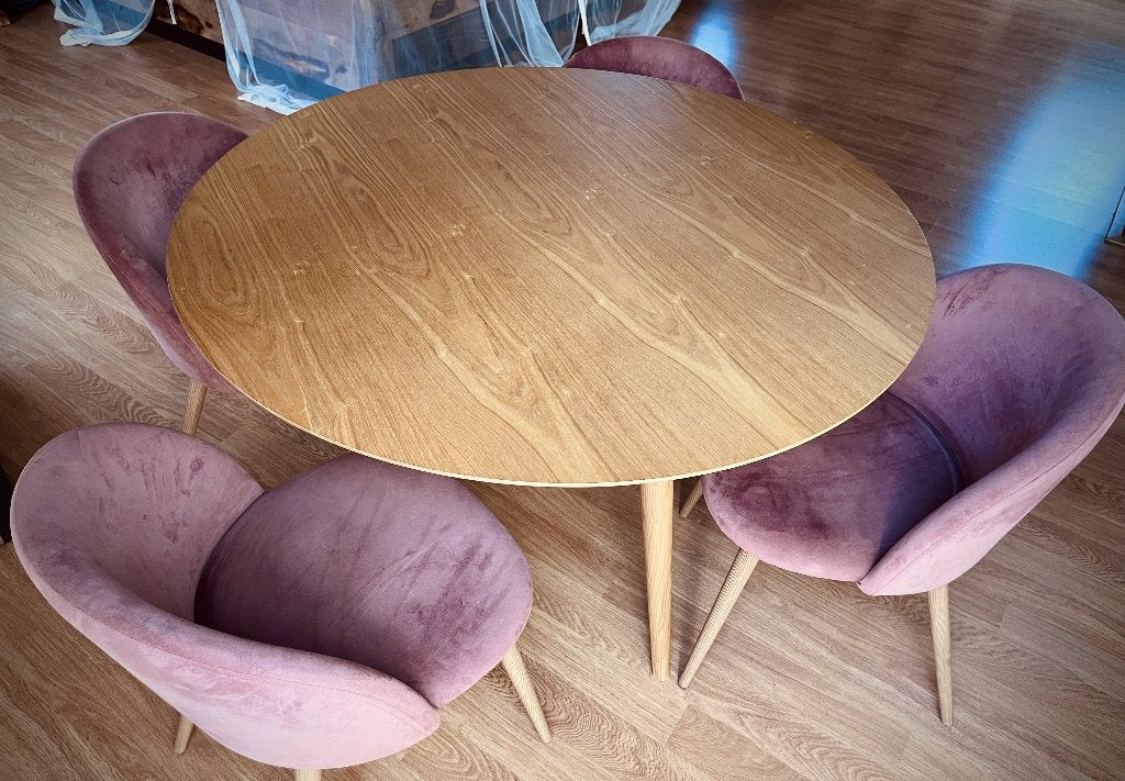 ronde eettafel (scandinavisch design) + 4 fluwelen stoelen, Ophalen, Scandinavisch model, 150 tot 200 cm, Zo goed als nieuw