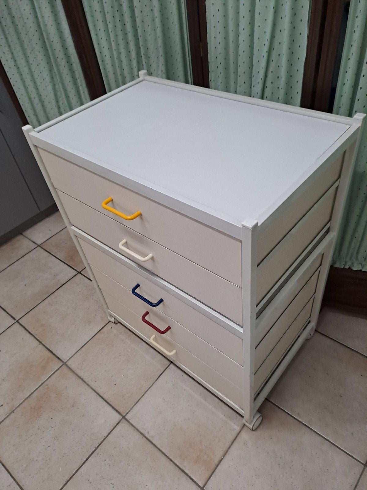 Armoire de soins pour bébés, Enfants & Bébés, Enlèvement