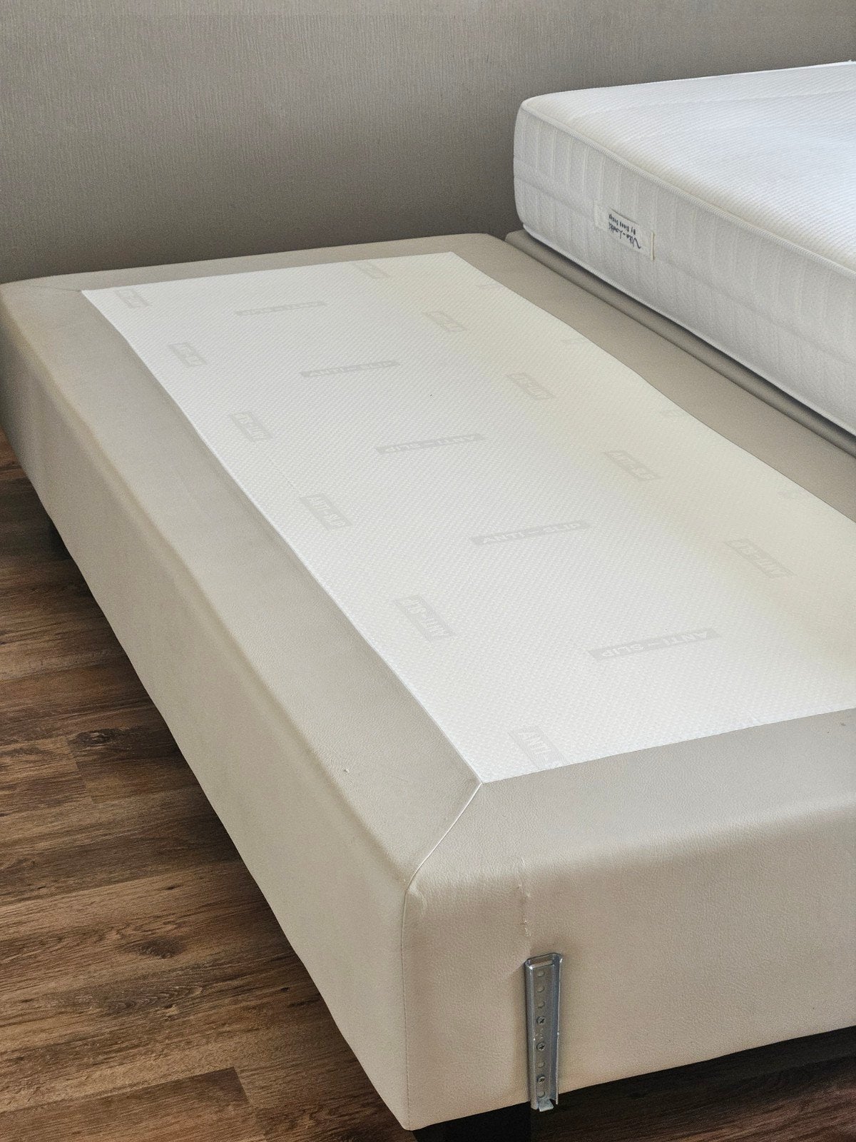 boxspring en 2 nachtkastjes GRATIS, Huis en Inrichting, Ophalen