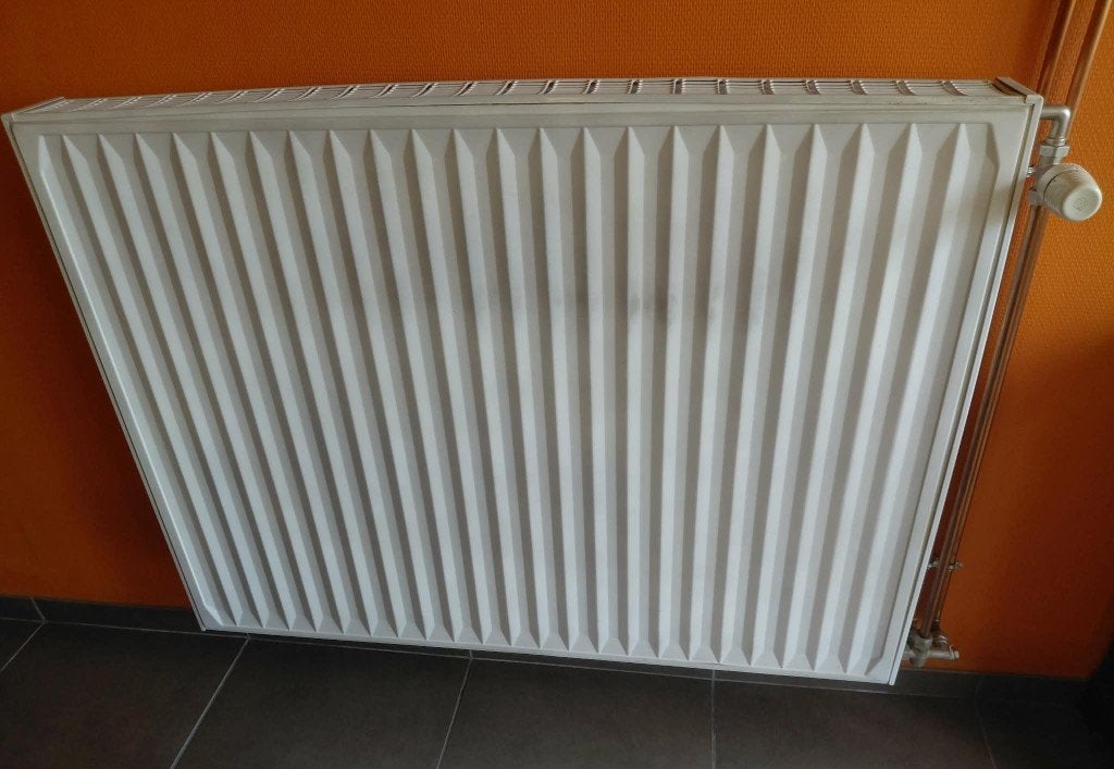 RECHERCHE 1 radiateur T33 120cm sur 90cm, Bricolage & Construction, Chauffage & Radiateurs, Enlèvement, Radiateur