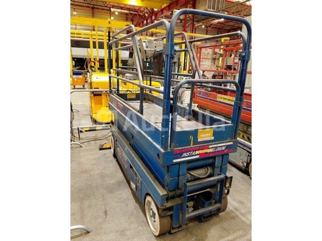Nacelle élévatrice / plateforme élévatrice à ciseaux
