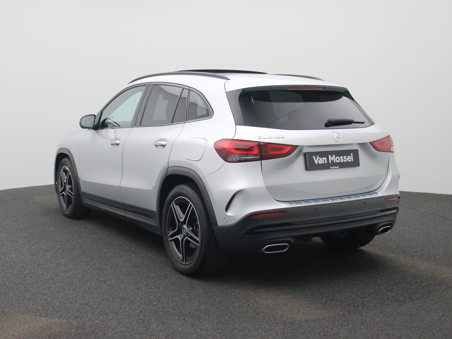 Mercedes-Benz GLA GLA 180 AMG Line (automatique), 100 kW, Argent ou Gris, Entreprise, 5 portes