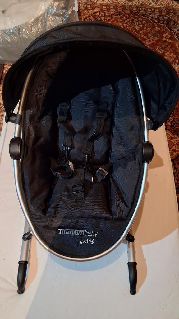 Wipstoeltje zwart Titanium baby swing met zonneklep, Verstelbaar, Wipstoel, Zo goed als nieuw, Ophalen