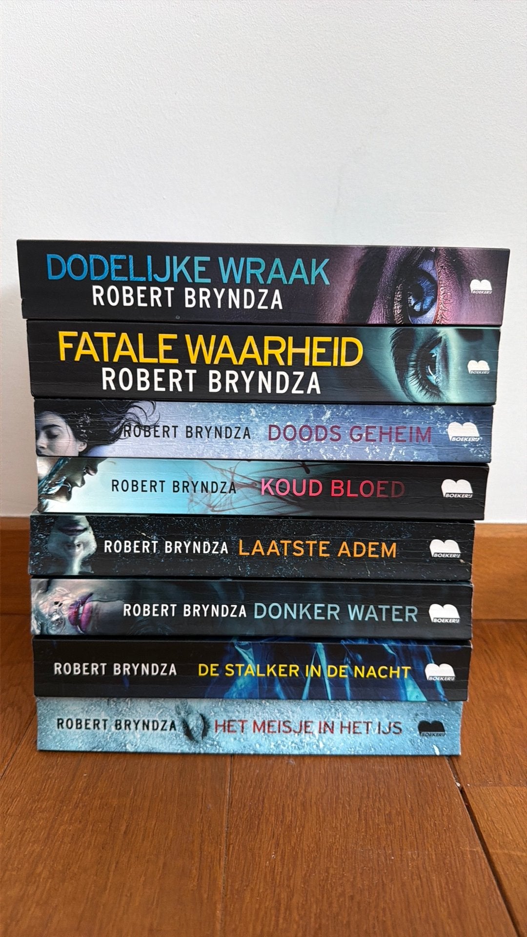 Robert Bryndza – Erika Foster 8 thrillers, Boeken, Ophalen of Verzenden, Gelezen