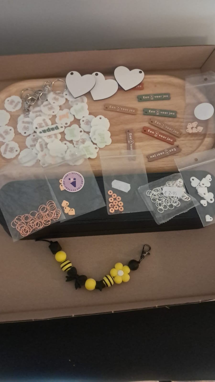 Lot toebehoren speenkoord - acryl hangers bloem hartj, Ophalen of Verzenden, Nieuw, Bedel