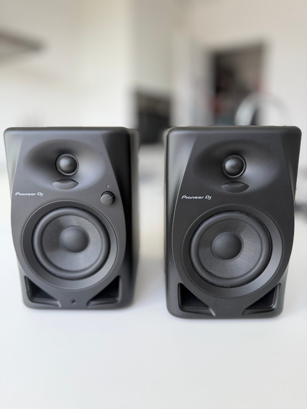 PIONEER DJ DM-40 D, actieve monitorset, Studiomonitor, Inclusief kabels, Ophalen of Verzenden, Zo goed als nieuw