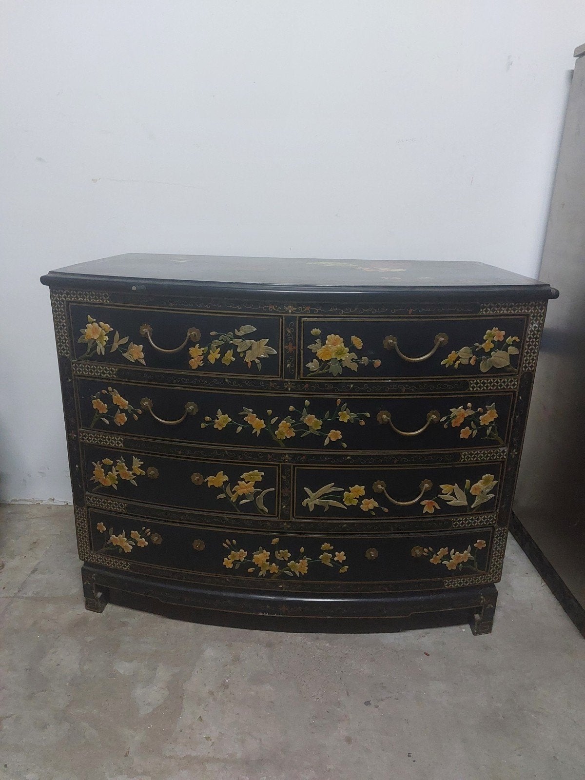 Commode Chinoise, Enlèvement
