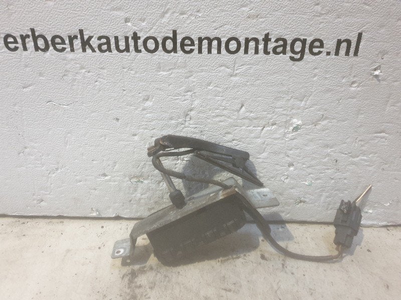ESSUIE PHARES MOTEUR DROIT Volvo V70 (SW) (8620960), Robert Bosch AG, Robert-Bosch-Allee 1
74232  Abstatt, DE, Engineering@bosch.com