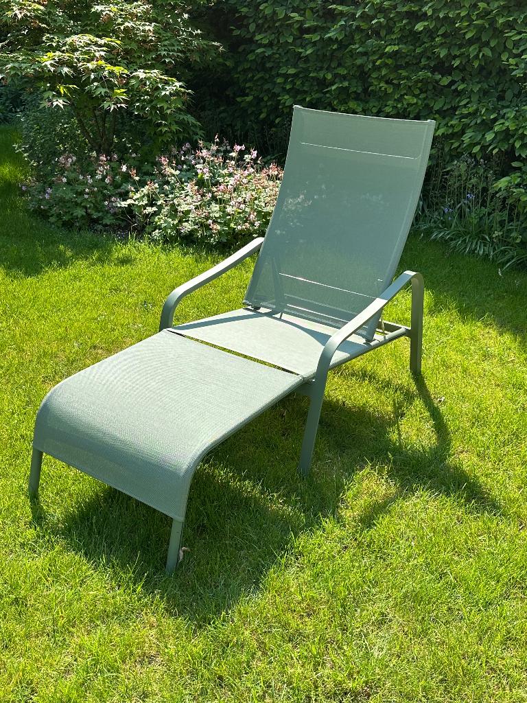 Fermob Alizé lounge stoel met voetsteun, Tuin en Terras, Ophalen, Zo goed als nieuw, Aluminium, Verstelbaar