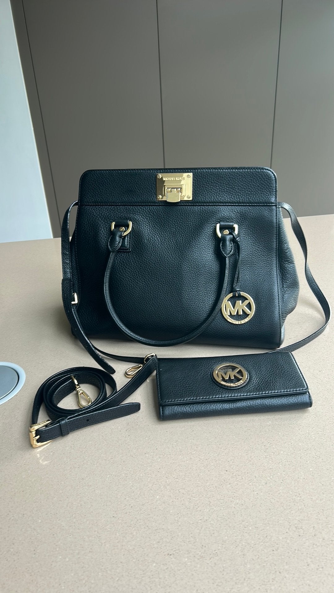 Set Michael Kors handtas en portemonnee te koop., Handtassen en Accessoires, Tassen | Damestassen, Ophalen, Zo goed als nieuw
