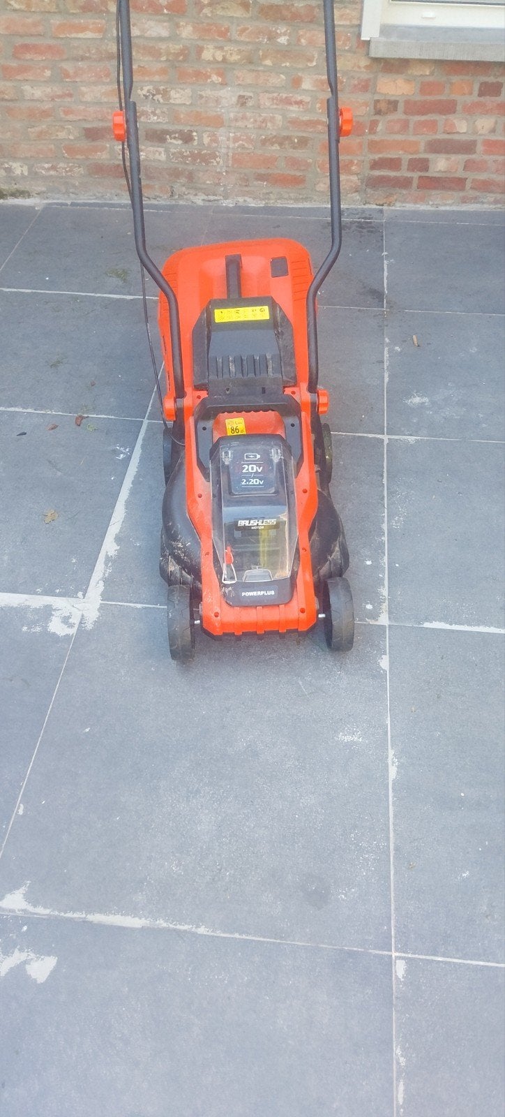 Gras maaier power plus, Tuin en Terras, Ophalen, Cirkelmaaier, Accu-grasmaaier, Zo goed als nieuw