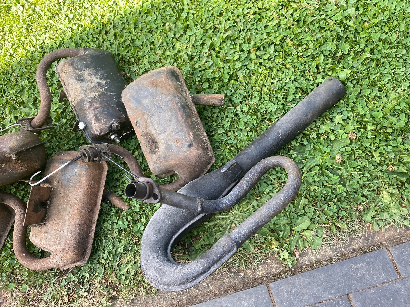 Honda camino, Ophalen, Uitlaat