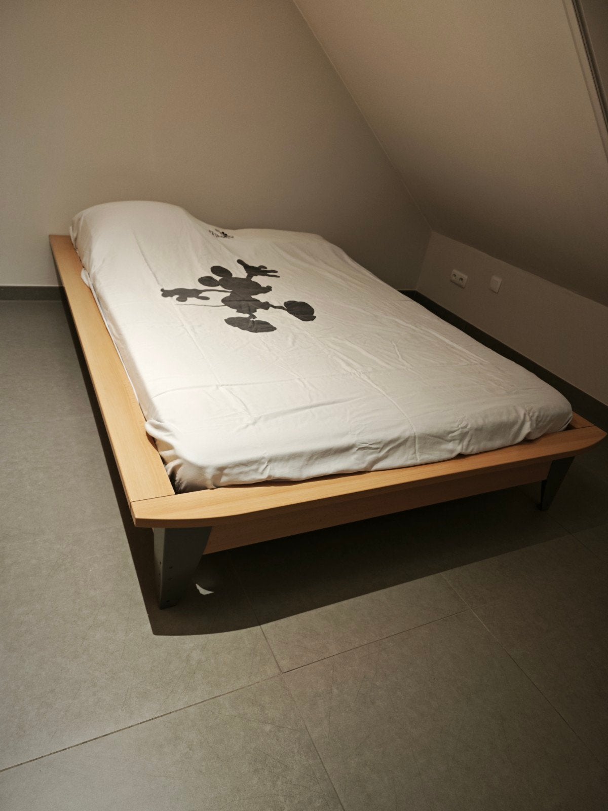 Kast en bed gratis af te halen!! 

Zelf te demonteren en af, Huis en Inrichting, Ophalen