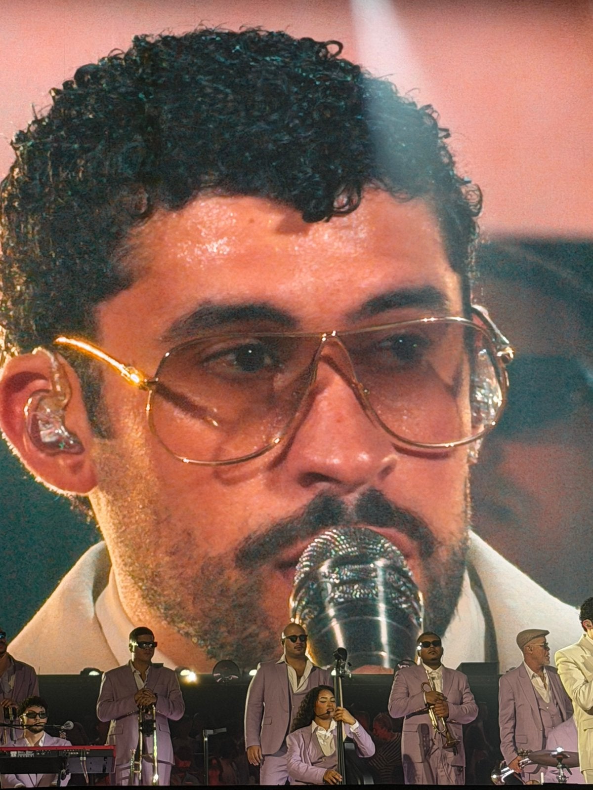 Recherchés : succursales de Bad Bunny à Bruxelles, Tickets & Billets, Concerts | Pop, Une personne