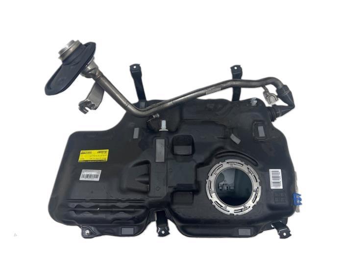 Réservoir de carburant d'un Mercedes GLA, 3 mois de garantie, Utilisé, -, -