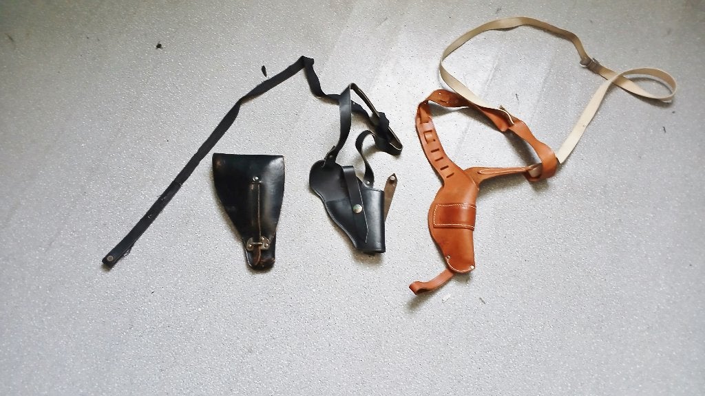 2 holsters  pistolet ,+ étui  police , vend le lot liege, Enlèvement ou Envoi, Autres, Autres types